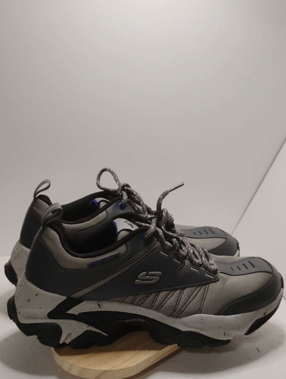 Skechers Men's Gray and Black Athletic Trainers